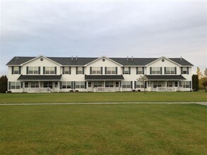 Crookston Townhomes in Crookston, MN - Foto de edificio - Building Photo