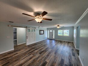 110 Surf St in New Smyrna Beach, FL - Foto de edificio - Building Photo