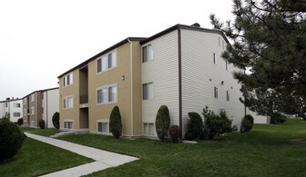 Pineridge Apartments in Salt Lake City, UT - Building Photo