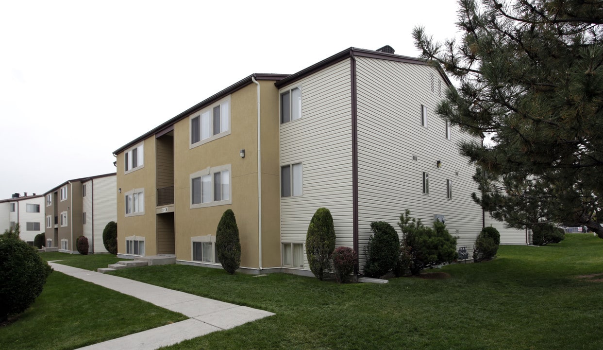 Pineridge Apartments in Salt Lake City, UT - Building Photo