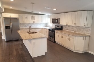 313 Zion Rd in Egg Harbor Township, NJ - Building Photo - Building Photo