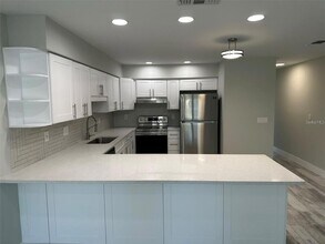 440 50th Ave N in St. Petersburg, FL - Foto de edificio - Building Photo