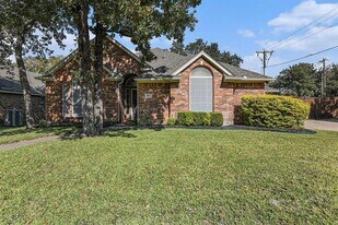 9005 Trails Edge Dr in Keller, TX - Building Photo