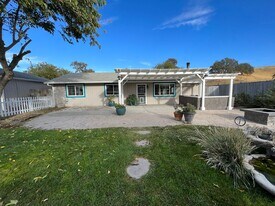 5920 Deer Creek Way in Paso Robles, CA - Building Photo