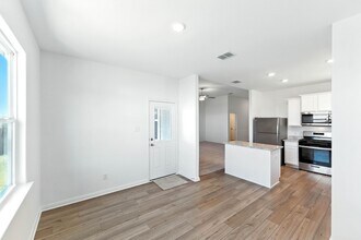 1151 Amy Dr in Kyle, TX - Building Photo - Building Photo