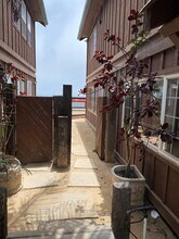 6585 Del Playa Dr in Goleta, CA - Foto de edificio - Building Photo