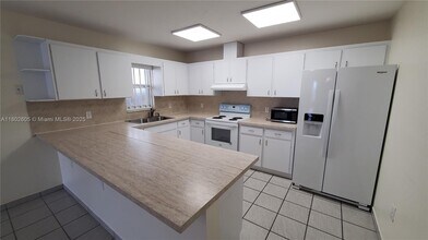 3325 SW 23rd Ter, Unit 0 in Miami, FL - Building Photo - Building Photo