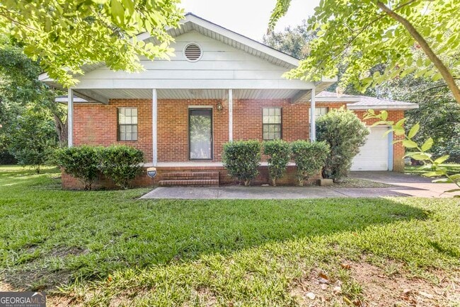 property at 411 Lamar St