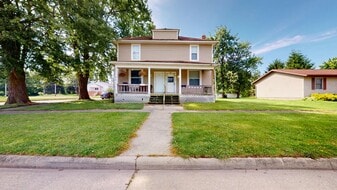 260-262 E Bucyrus St in Crestline, OH - Building Photo