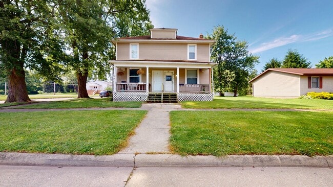 property at 260-262 E Bucyrus St