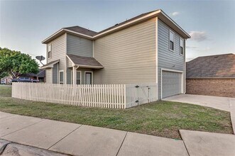 417 W Anderson St in Weatherford, TX - Building Photo - Building Photo
