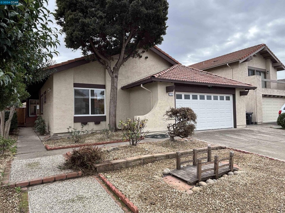 731 Crocus Dr in San Leandro, CA - Building Photo