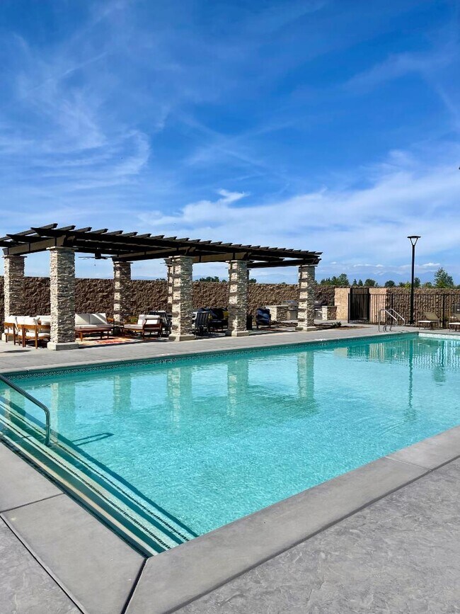 300 Shannon Pkwy in Visalia, CA - Building Photo - Building Photo