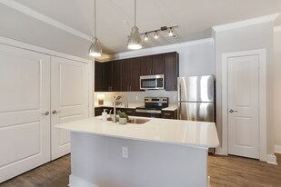 Creekside Crossing Apartments in Walker, LA - Building Photo