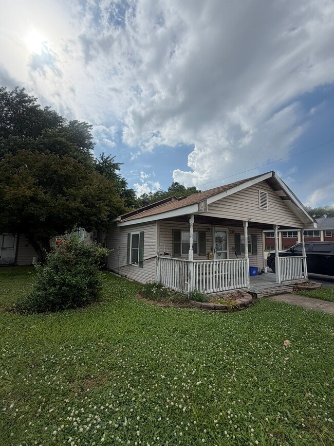 property at 707 N Delmar Ave