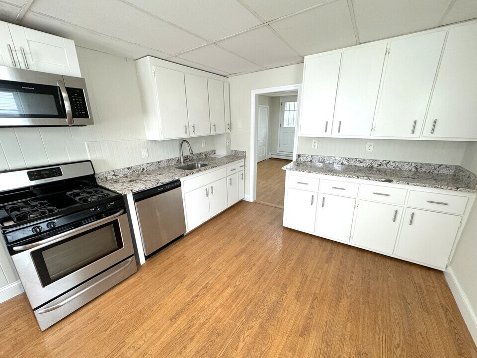 1005 Winthrop Ave in Revere, MA - Building Photo