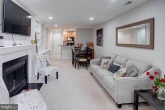 10303 Appalachian Cir-Unit -9-304 in Oakton, VA - Building Photo - Building Photo