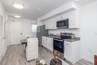 5300 Crenshaw in Los Angeles, CA - Building Photo - Interior Photo
