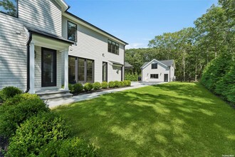 12 Old Main Rd in Quogue, NY - Building Photo - Building Photo