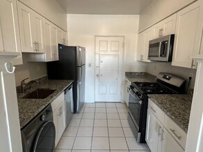 3456 N Oakland Ave in Milwaukee, WI - Building Photo - Building Photo