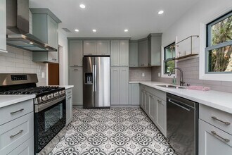 1530 S Ogden Dr in Los Angeles, CA - Building Photo - Building Photo