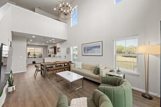 516 E Slaughter Ln in Austin, TX - Building Photo - Building Photo