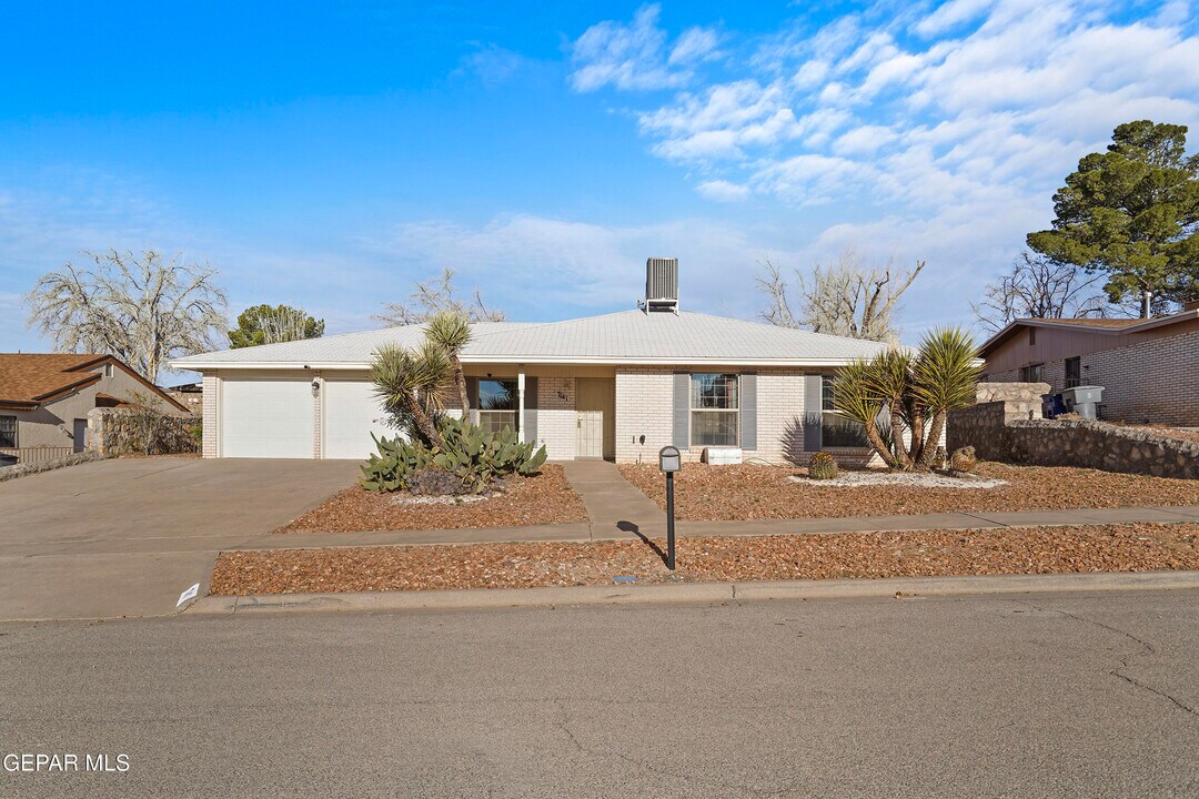 7141 Gran Vida Dr in El Paso, TX - Building Photo