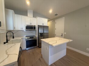 8864 Boreal Way in Elk Grove, CA - Building Photo - Building Photo