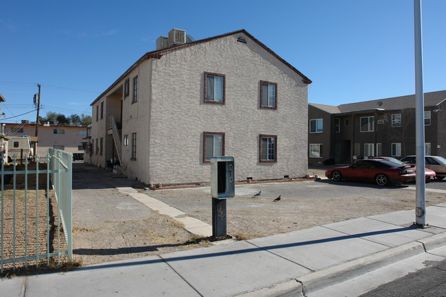 1715 Santa Paula Dr in Las Vegas, NV - Building Photo - Building Photo