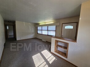 1522 W 4th St in Cedar Falls, IA - Building Photo - Building Photo