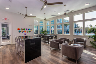 The Robert in Ft. Myers, FL - Building Photo - Interior Photo