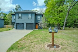 110 Turner St in Conroe, TX - Building Photo - Building Photo