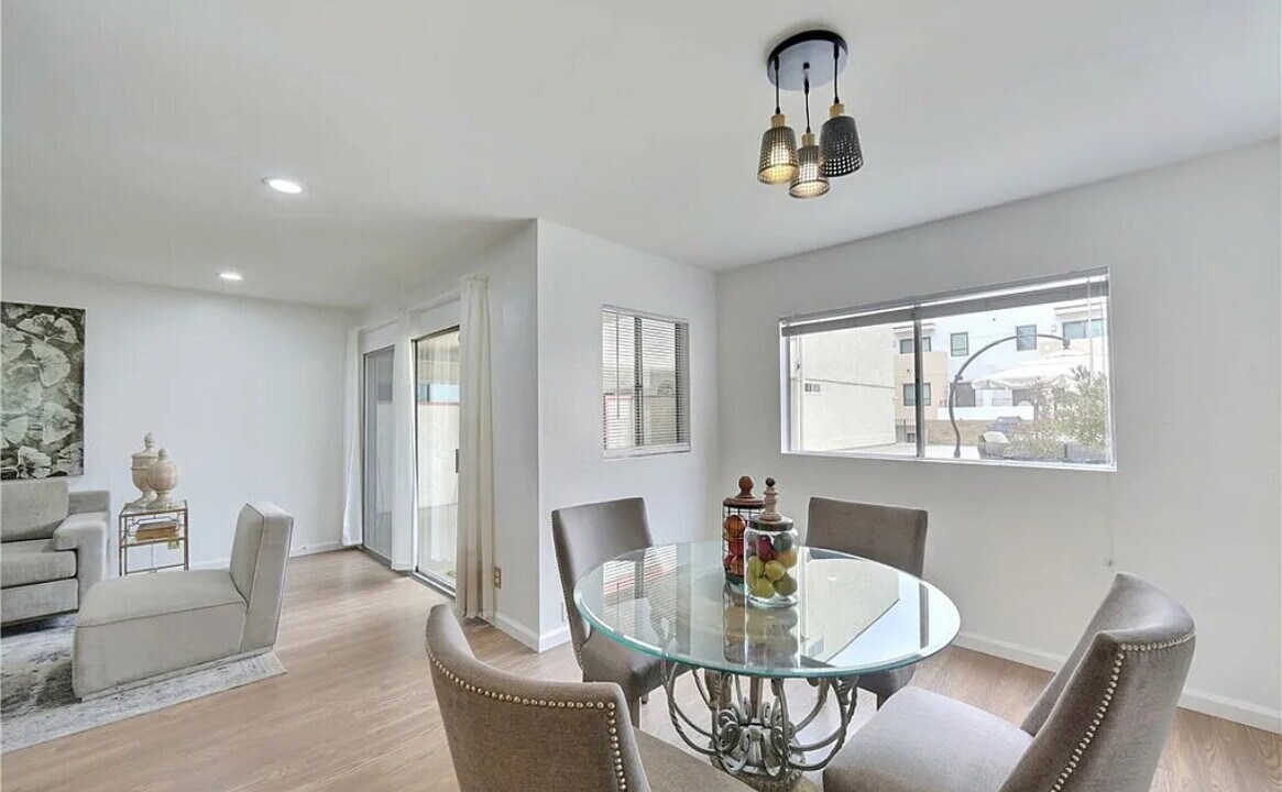 2444 E Del Mar Blvd in Pasadena, CA - Building Photo