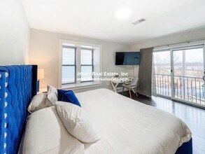 52 Taylor St, Unit 1 in Boston, MA - Building Photo - Building Photo