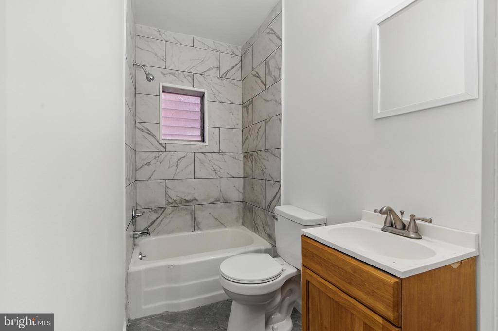 833 Wynnewood Rd in Philadelphia, PA - Building Photo