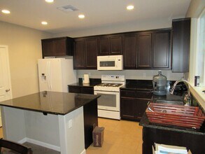 66 Belle Harbor Cir in Pittsburg, CA - Building Photo - Building Photo