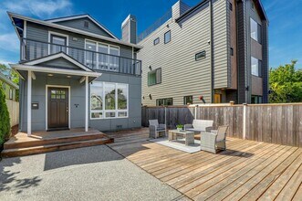 2111 6th Ave W in Seattle, WA - Foto de edificio - Building Photo