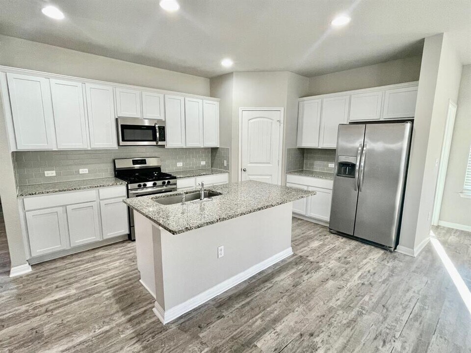 413 Red Matador Ln in Leander, TX - Building Photo