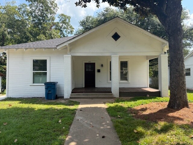 631 Dallas St in Jacksonville, TX - Building Photo