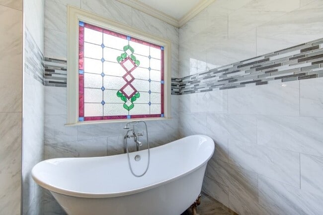 property at 122 Vieux Carre Dr