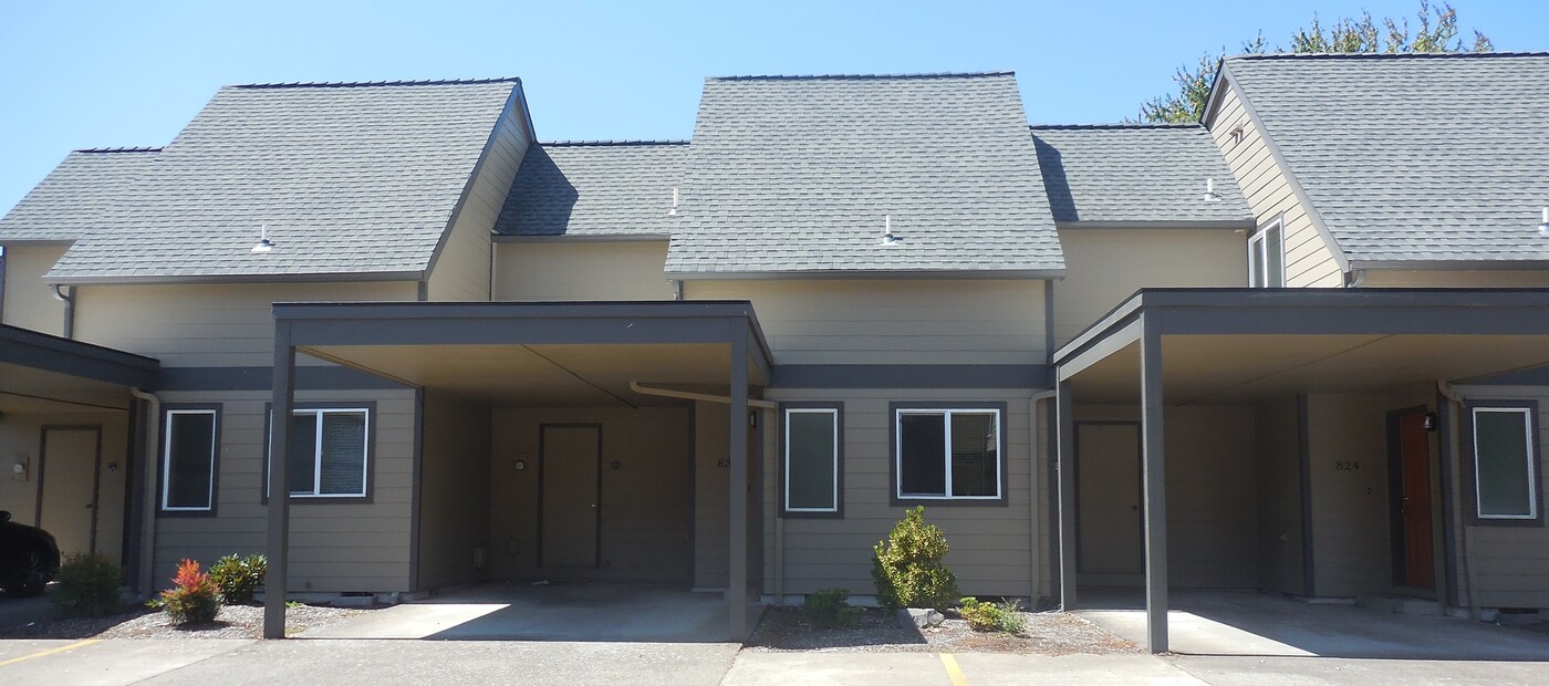836 SW Maple Tree Dr in Corvallis, OR - Building Photo