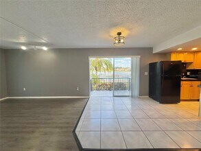 1550 11th St NE, Unit D4 in Winter Haven, FL - Foto de edificio - Building Photo