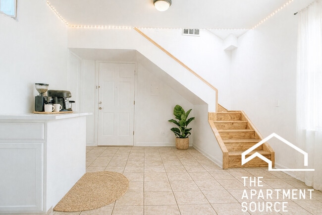 1900 S Throop St, Unit 6