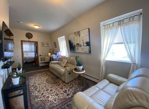 75 Putnam St, Unit 3 in Boston, MA - Foto de edificio - Building Photo