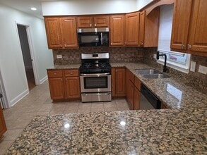 826 E Capri Dr, Unit 826 #2 in Palatine, IL - Building Photo - Building Photo