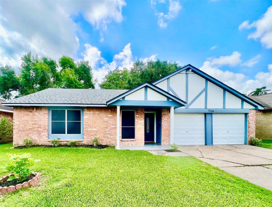 7126 Gettysburg Dr in Richmond, TX - Building Photo