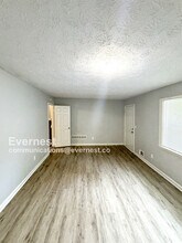 8802 Homewood Dr in Riverdale, GA - Building Photo - Building Photo