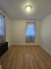 1094 Alcott St in Philadelphia, PA - Foto de edificio - Building Photo