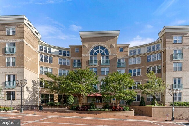12001 Market St in Reston, VA - Building Photo - Building Photo