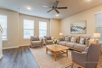 18427 Idyllic Aly in Shenandoah, TX - Foto de edificio - Building Photo